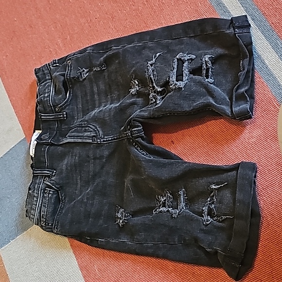 STUNNING ABERCROMBIE BLACK DISTRESSED JEAN SHORTS - Picture 1 of 9